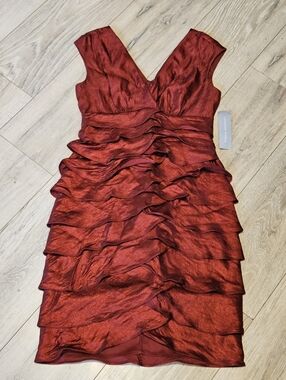 NWT London Times Sleeveless Tiered Shimmery Scarlet Cocktail Sheath Dress Size 4